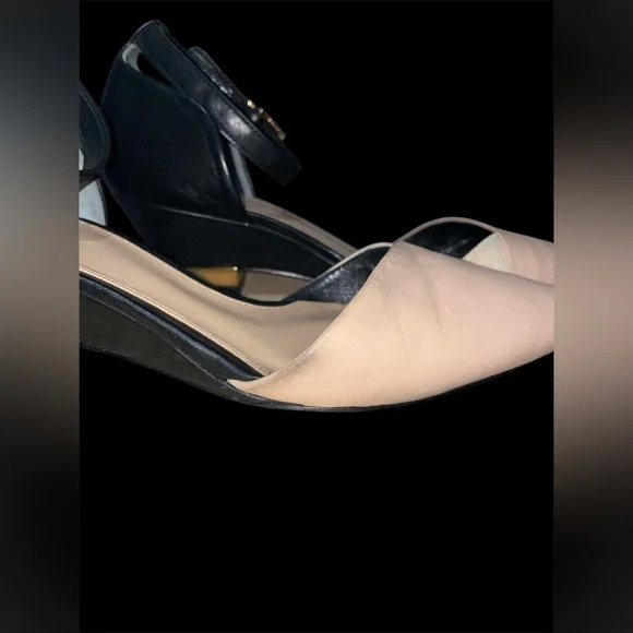 Tory Burch McKenna Leather Beige and Black Wedges - Picture 15 of 15